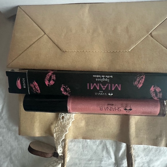 NEW - Besitos Lipgloss - Picture 3 of 5